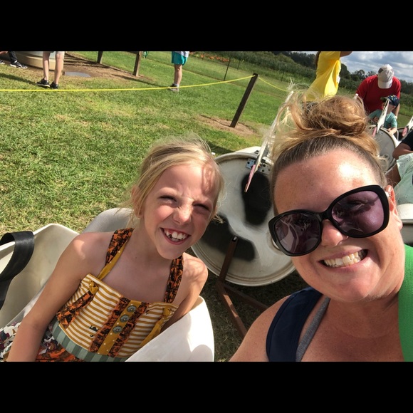 🌺 Meet your Posher 🌺 - Picture 7 of 12